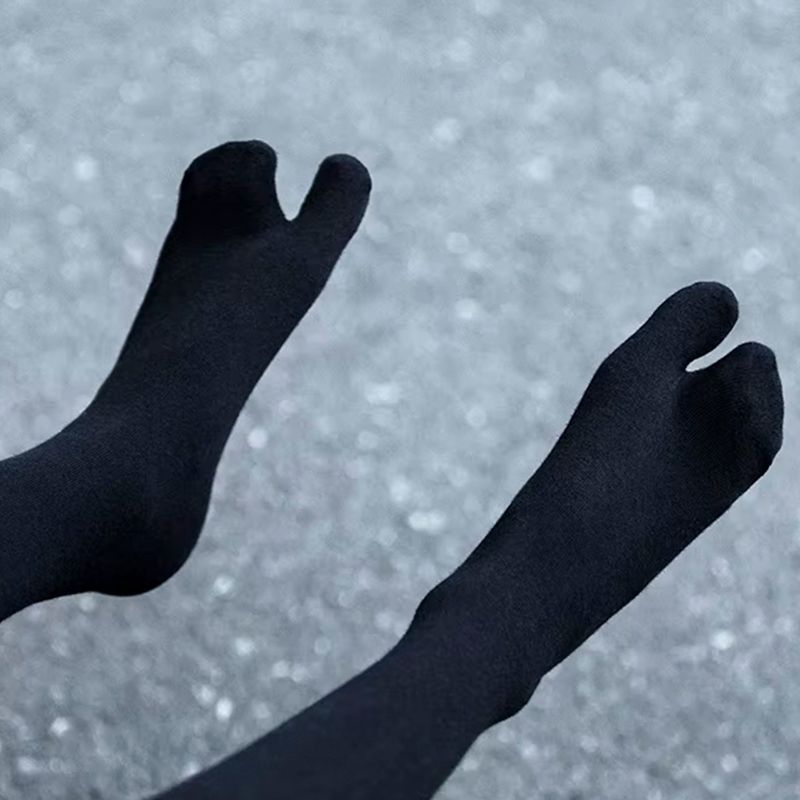 chaussettes à bouts séparés, chaussettes kimono, chaussettes tabi