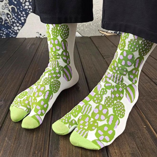chaussettes à orteil séparé, chaussettes kimono, chaussettes tabi